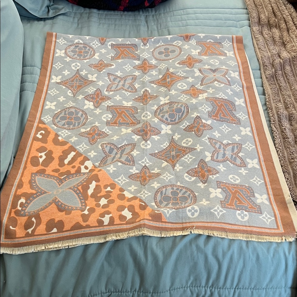 Louis Vuitton Orange and White Patterned Scarf - Picture 3 of 5